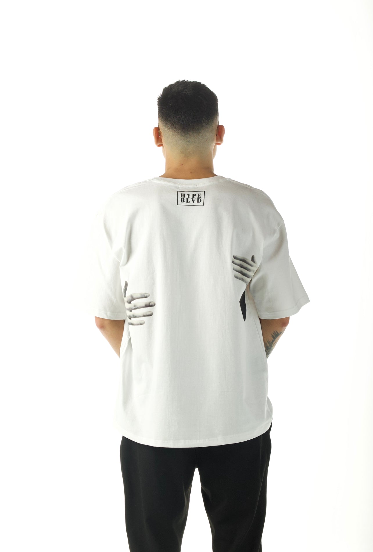 Hug me Tee